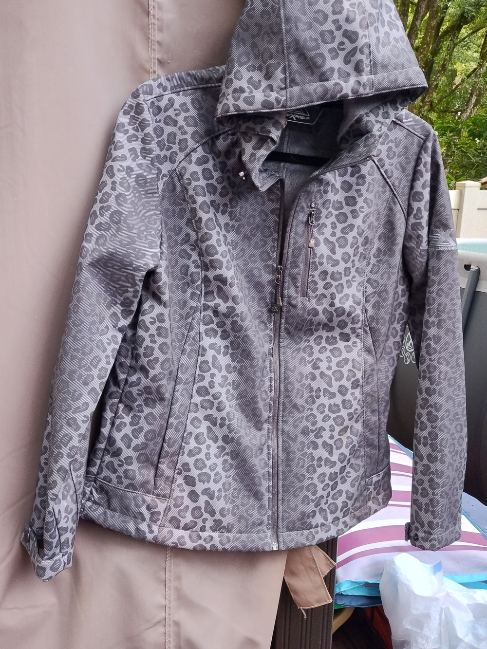 ZeroXposur Gray Leopard-Print Hooded Ski Jacket